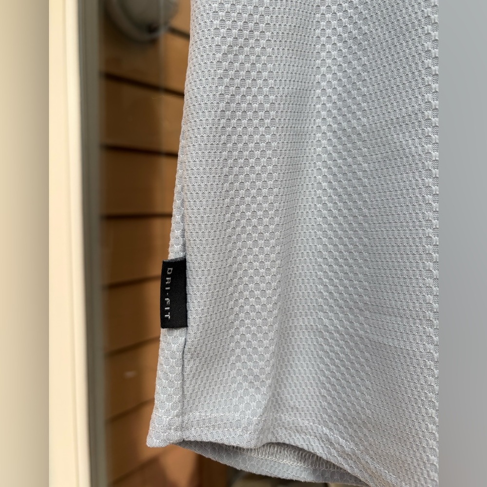 Nike Dri Fit Men’s Half Zip Shirt - Picture 4 of 6